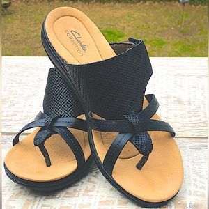 Clarks Black Leather Laurieann Flat Edge Sandal. Woman’s Size 10